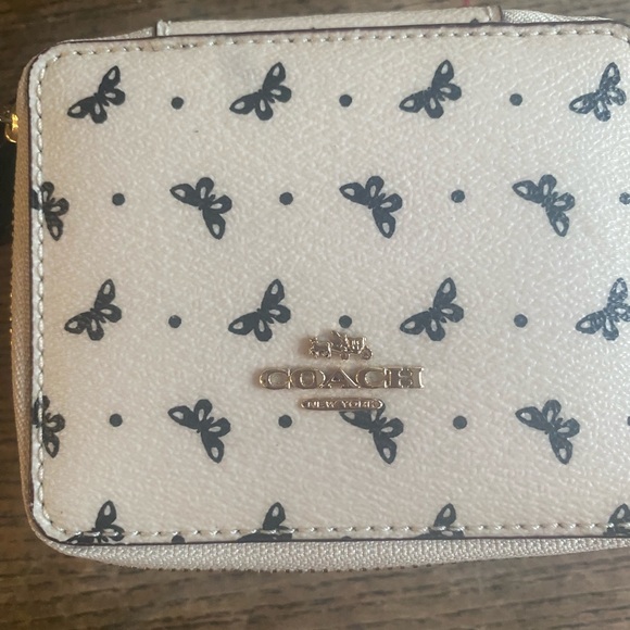 Coach Cream Butterfly Print Jewelry carrying case - Picture 11 of 11